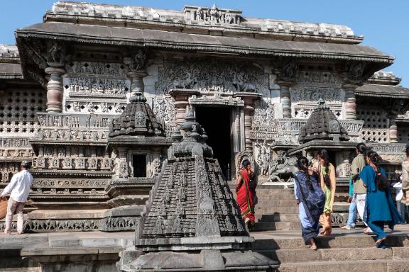 Trekking vers le temple Belur de la dynastie Hoysala au sud du Karnataka