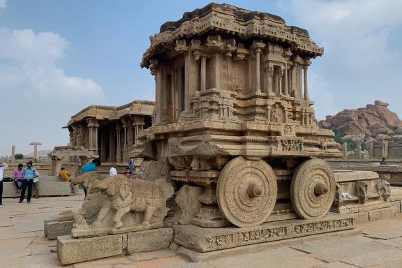 Trekking vers le chariot de pierre d'Hampi au Karnataka