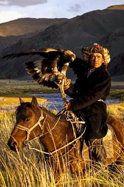 Randonnée Issyk kul chasseur aigle kirghize vers vallée Inylchek
