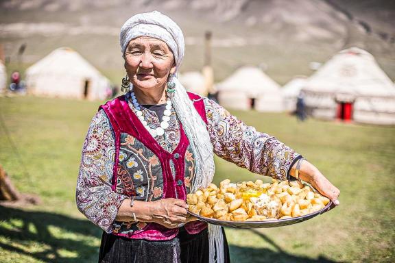 Voyage et trekking au tian shan peuple nomade kirghizistan