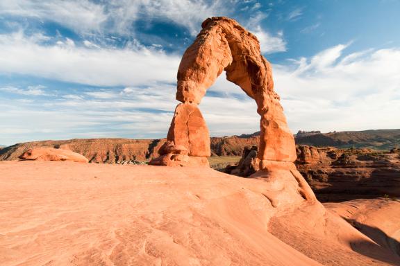 Randonnées vers les Arches de pierre dans le Arches National Park aux États-Unis
