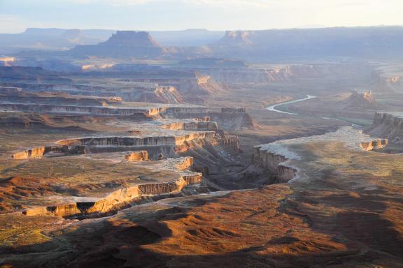 Randonnée vers d'Island in the sky dans le Canyonlands National Park  aux États-Unis