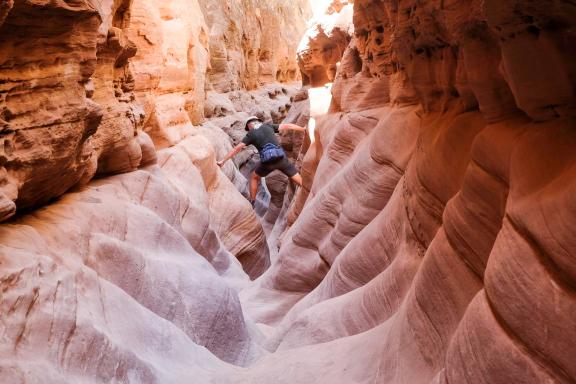 Randonnée à Slot Canyons à Grand Staircase-Escalante aux États-Unis