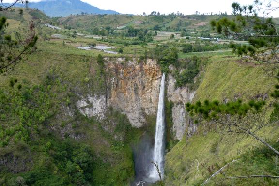 Voyage vers la cascade de Sipisopiso en pays batak au nord de Sumatra