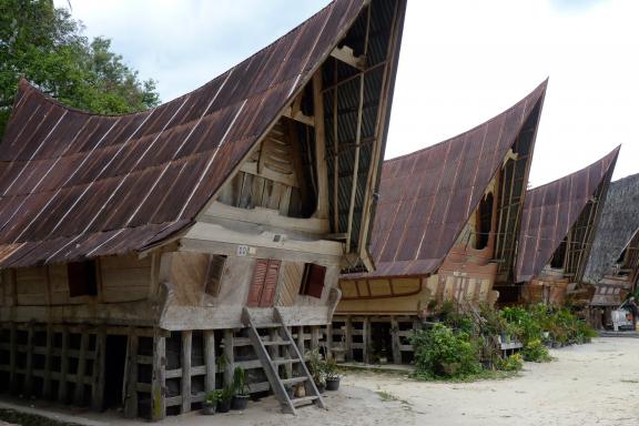 Trekking vers des maisons traditionnelles des Batak-Toba au nord de Sumatra