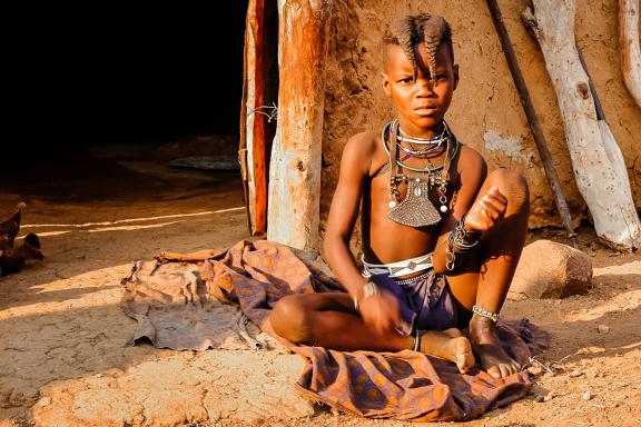 Rencontre avec un enfant Himba dans le Kaokoland