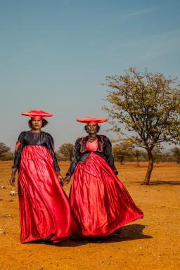 Rencontre avec des femmes Herero dans le nod namibien