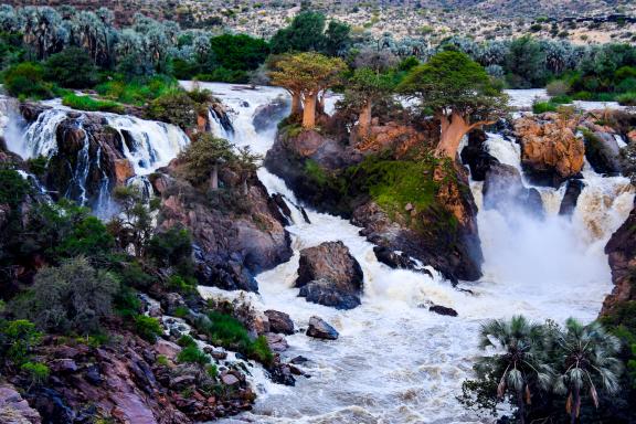 Trek vers les chutes de Ruacana près de la frontière angolaise