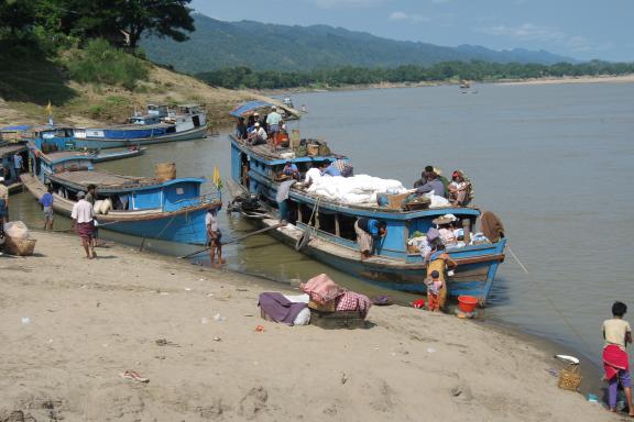 Randonnée au bord de la rivière Chindwin à Kalewa