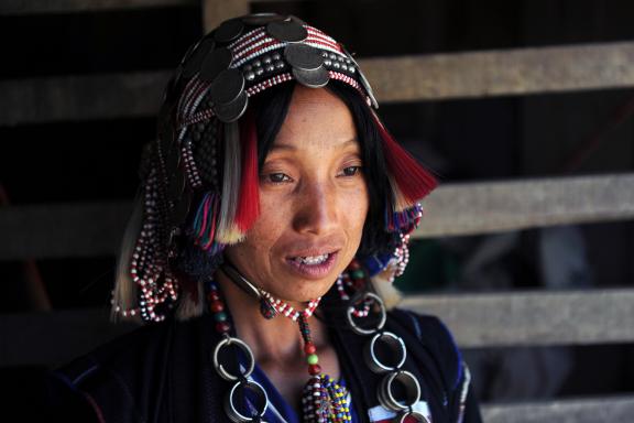 Trekking vers une femme du peuple akha dans la région de Phongsaly