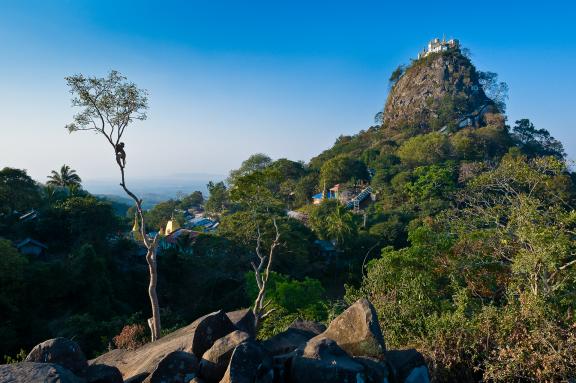 Trekking vers le sanctuaire du mont Popa en Birmanie centrale