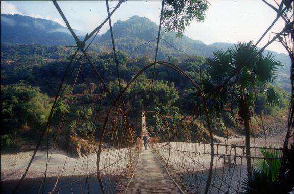 Randonnée et traversée d'une passerelle en Arunachal Pradesh