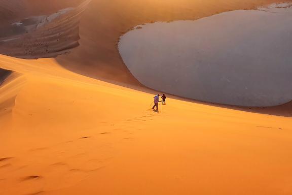 Trek dans les dunes de Namibie