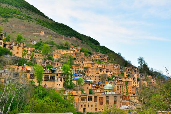 Randonnée dans le village de Massouleh dans la province de Guilan