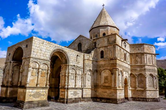 Randonnée vers l'église arménienne Saint-Thaddée près de Jolfa