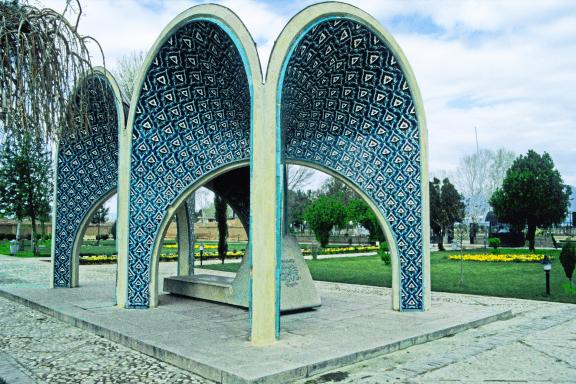 Visite du Mausolée du poète Kamal al Molk  à Neishapour