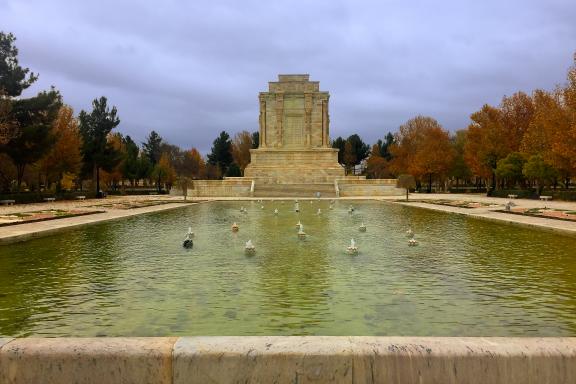 Visite culturelle du Mausolée de Ferdowsi dans le Khorasan