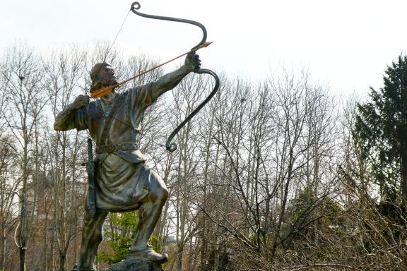 Découverte de la statue de Aresh Kamangir l'Archer  dans le jardin de Niavaran