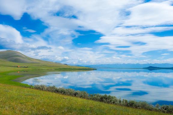 Randonnée autour du Lac de Tsagaan Nuur au nord de la Mongolie