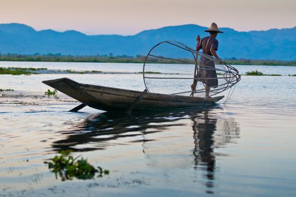 Rencontre avec un pêcheur du lac Inlé dans l'État Shan