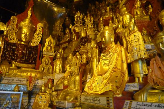 Randonnée vers les grottes bouddhiques de Pindaya dans l'État Shan