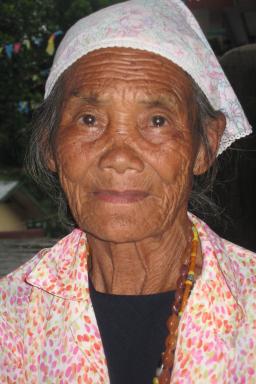 Voyage vers une femme du peuple ifugao dans la Cordillera