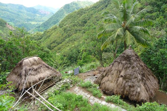 Randonnée vers un village isolé des Ifugao dans les montagnes de la Cordillera