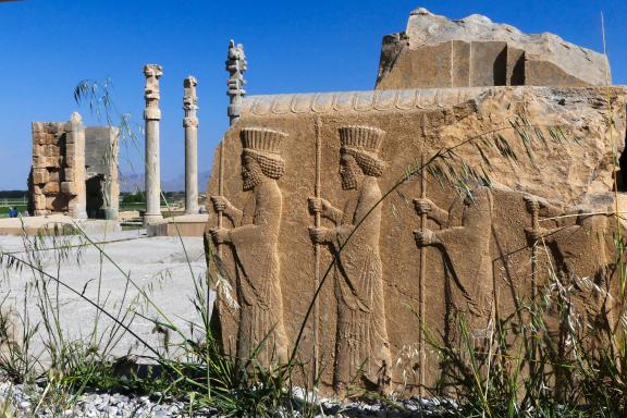 Découverte d'un bas-relief à Persépolis dans la Province du Fars