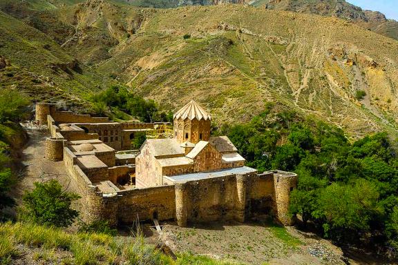 Trek vers le Monastère Saint Stéphane dans le nord ouest iranien