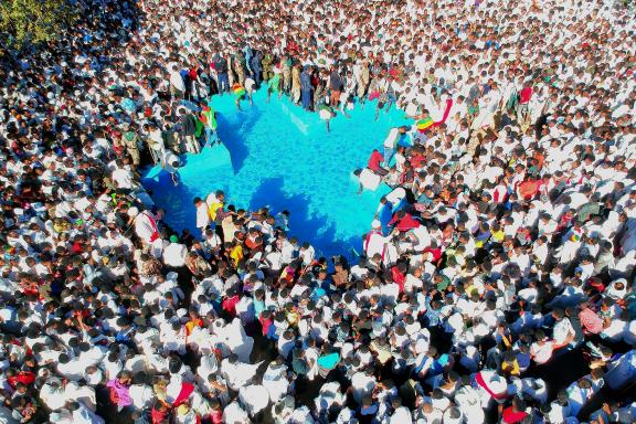 Immersion dans le rassemblement des pèlerins de Timkat près de la piscine de Lalibela