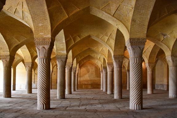 Visite de la salle de la Mosquée Nasir al-Mulk à Shiraz