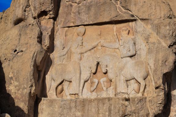 Découverte culturelle du bas relief de la nécropole Nasq e Rostam près dePersépolis