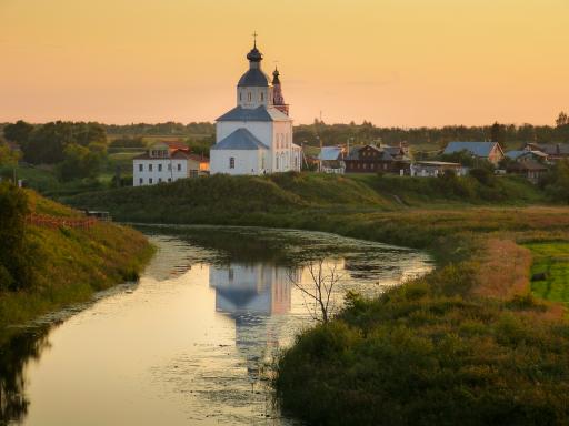 Voyage d'aventure et église orthodoxe de Souzdal