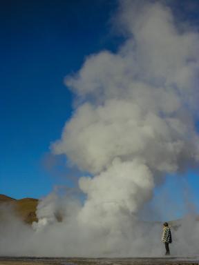 Geyser El tatio dans le désert d'Atacama au Chili