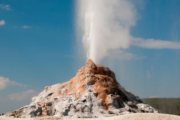 Découverte des geysers dans le Yellowstone National Park aux États-Unis