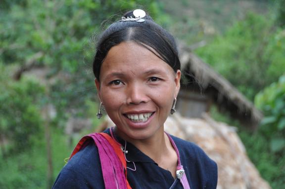 Rencontre avec une femme du peuple lantene dans la région de Luang Namtha