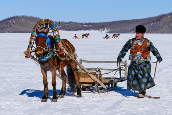 Trek et course de traineau à cheval sur le Khövsgöl gelé