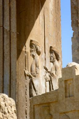 Découverte culturelle des reliefs de Persépolis dans la Province du Fars