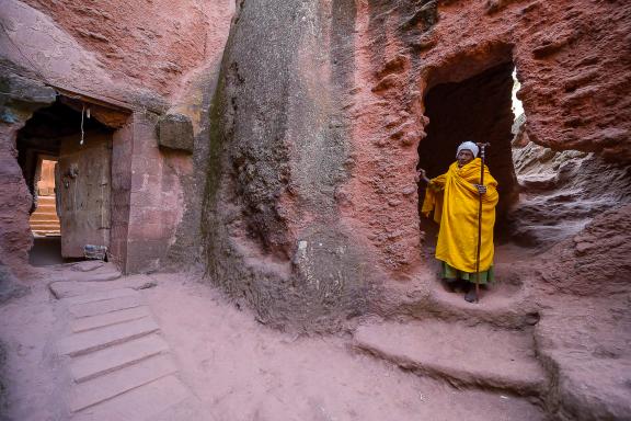 Rencontre avec un moine dans le labyrinthe de Lalibela en pays Amhara