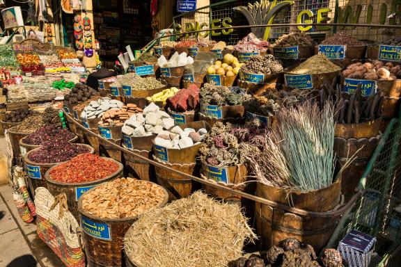 Découverte du marché avec les produits du Nil près d'Edfou