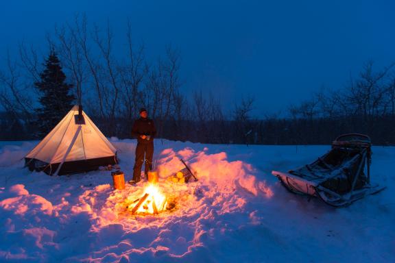 Trekking et veillée au coin du feu au Canada