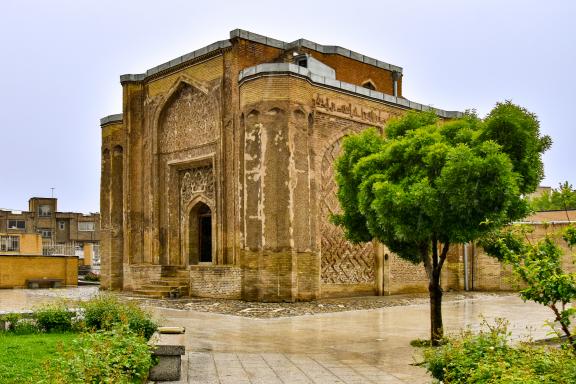 Découverte culturelle du Mausolée Gonbad-e Alavian à Hamadan