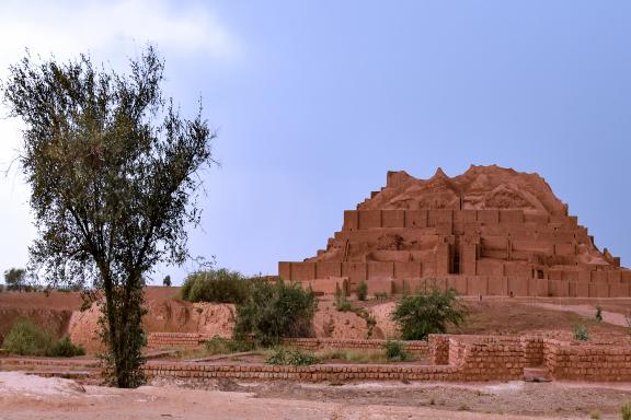 Randonnée vers la Ziggourat de Tchoga Zanbil dans le Sud-ouest iranien