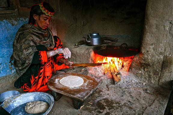 Cuisson pain kalash cérémonie Chaumos chitral