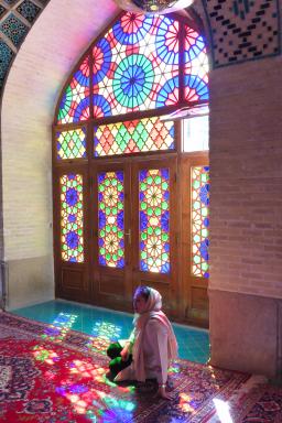 Immersion dans la Mosquée Nasir-ol-Molk dans la ville des poètes