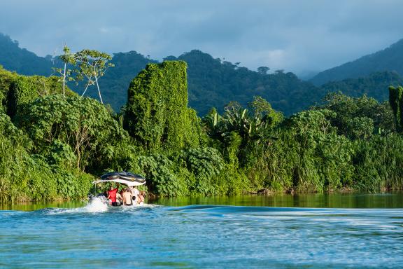 Rio Don Diego dans le parc Taironaka sur la côte caraïbe en Colombie