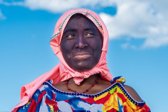 Indienne Wayuu dans le désert de la Guajira en Colombie