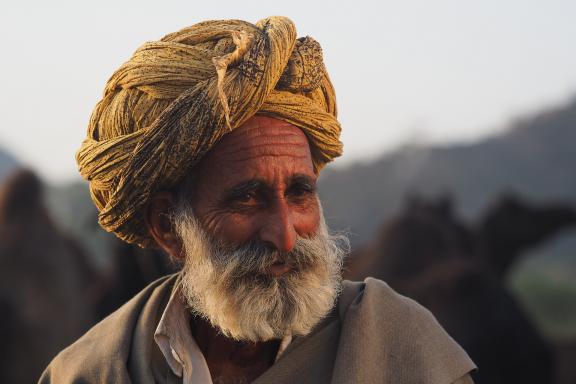 Voyage vers un homme rajpoute et son turban au Rajasthan