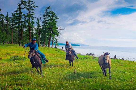 Randonnée à cheval sur les rives du Khövsgöl