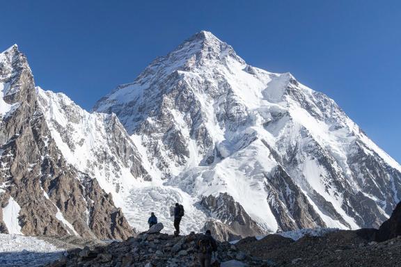 Trek vers le K2 en direction de son camp de base a Concordia